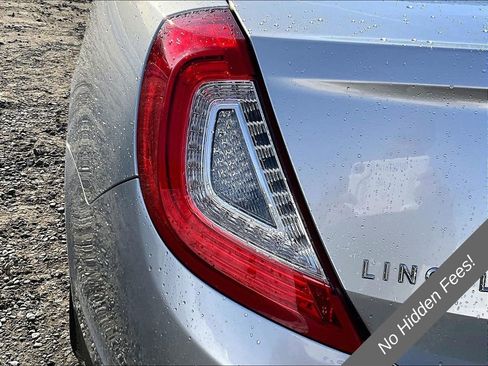 Used 2013 Lincoln MKS AWD image 27