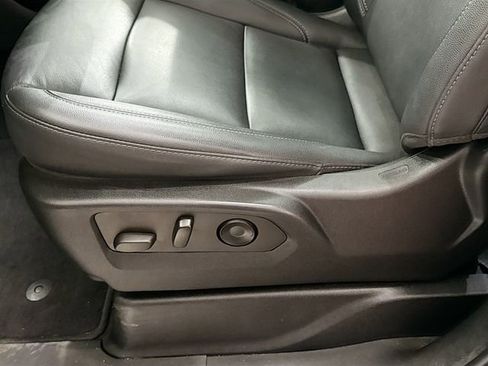 Used 2022 Chevrolet Tahoe Z71 w/ Luxury Package image 21