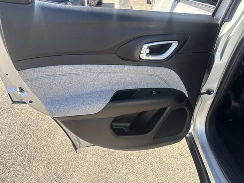 Used 2024 Jeep Compass Latitude image 18