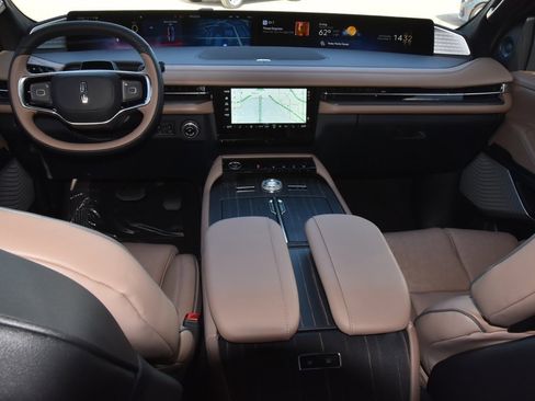 New 2025 Lincoln Navigator L Black Label image 17