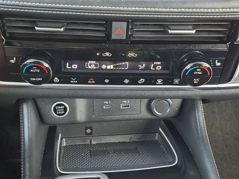 Used 2021 Nissan Rogue Platinum FWD image 26