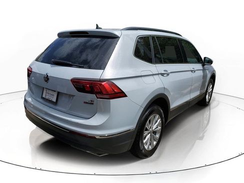Used 2018 Volkswagen Tiguan SE w/ Panoramic Sunroof Package image 5