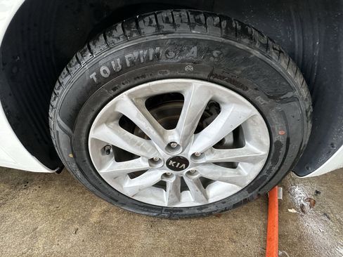 Certified 2017 Kia Forte S w/ S Technology Package image 19