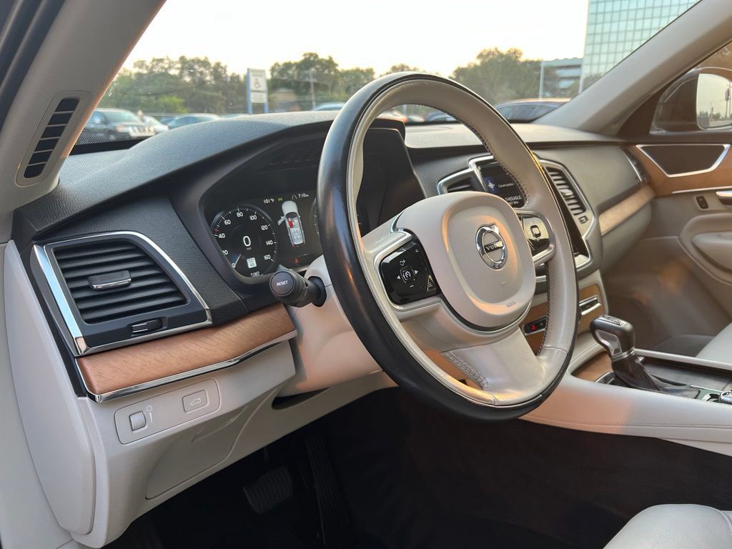 Used 2021 Volvo XC90 T6 Momentum w/ Climate Package AWD/4WD image 15