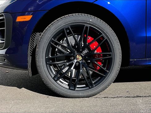 New 2026 Porsche Macan GTS image 13