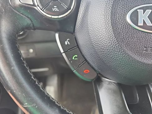 Used 2015 Kia Soul ! FWD image 19
