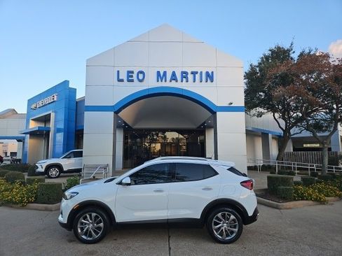 Used 2022 Buick Encore GX Essence w/ Advanced Technology Package image 1