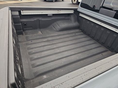 Used 2025 Nissan Frontier PRO-4X w/ Pro Premium Package image 16