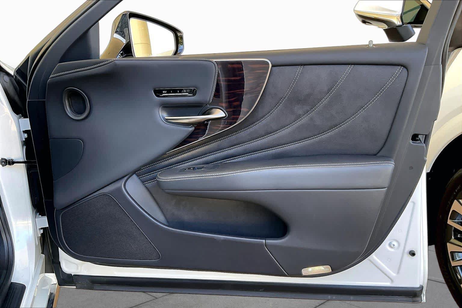 Used 2022 Lexus LS 500 w/ Interior Upgrade Package RWD image 20