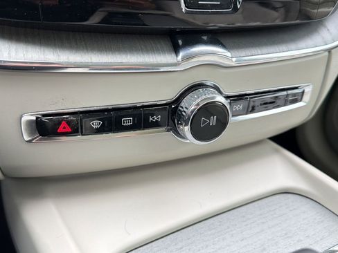 Used 2024 Volvo XC60 B5 Plus w/ Climate Package image 20