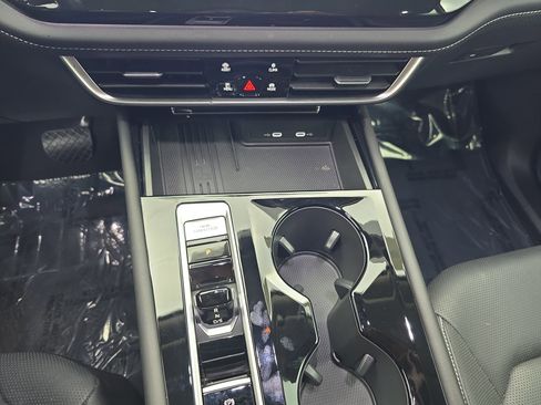 Certified 2025 Volkswagen Atlas SEL AWD/4WD image 25