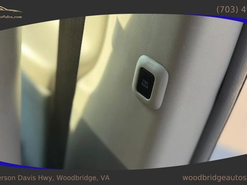 Used 2011 Toyota Sienna XLE image 17