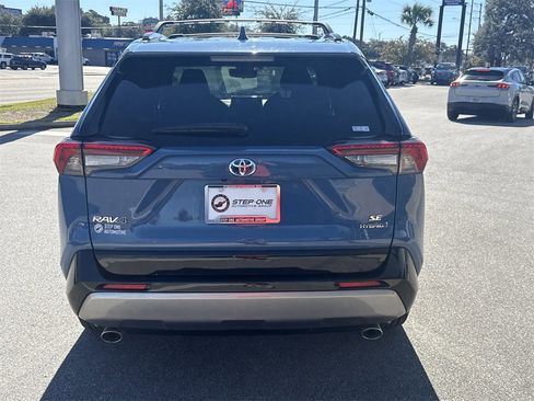 Used 2024 Toyota RAV4 SE image 7