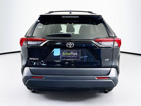 Used 2020 Toyota RAV4 LE image 7