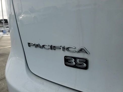 Used 2019 Chrysler Pacifica Touring-L image 7