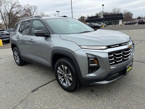 Used 2025 Chevrolet Equinox LT w/ Convenience Package II image 6