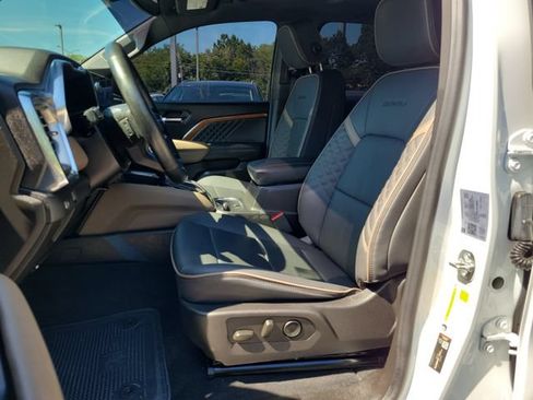 Used 2025 GMC Canyon Denali AWD/4WD image 14