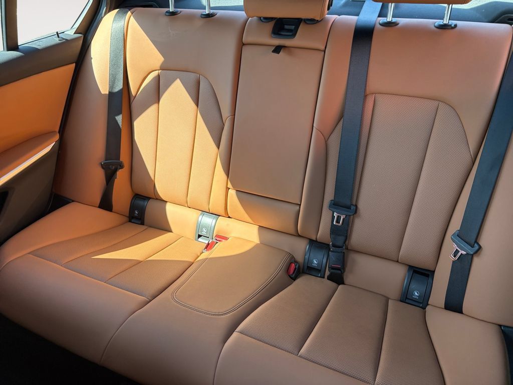 Used 2025 BMW 330i Sedan RWD image 13