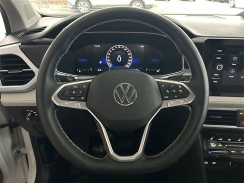 New 2026 Volkswagen Taos SE image 15