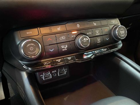 Used 2025 Dodge Durango GT RWD image 28