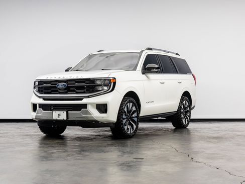 Used 2025 Ford Expedition Platinum w/ Driver's Package AWD/4WD image 7