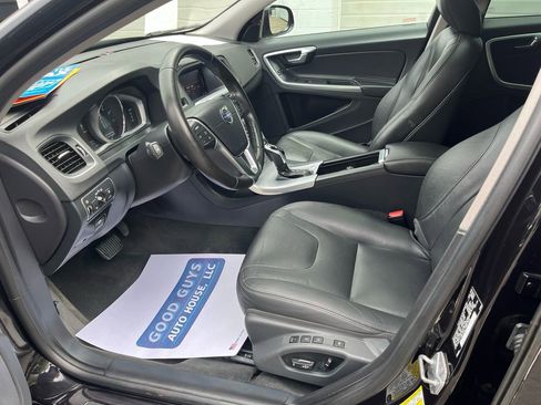 Used 2018 Volvo V60 T5 Cross Country w/ Convenience Package image 8