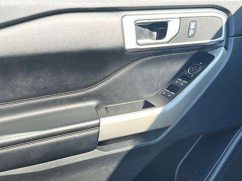 Used 2021 Ford Explorer XLT w/ Equipment Group 202A image 16