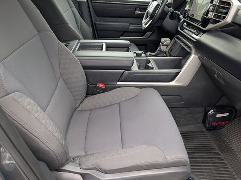 Used 2022 Toyota Tundra SR5 w/ SR5 Convenience Package image 12