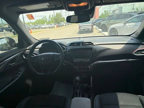 Used 2023 Chevrolet TrailBlazer RS w/ Technology Package AWD/4WD image 8