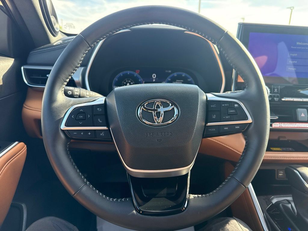Certified 2026 Toyota Highlander Platinum AWD/4WD image 12