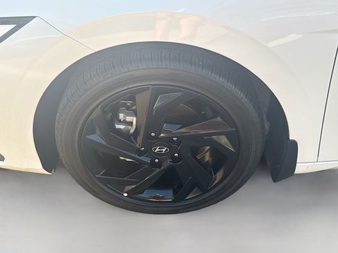 Certified 2026 Hyundai Elantra SEL Sport FWD image 33