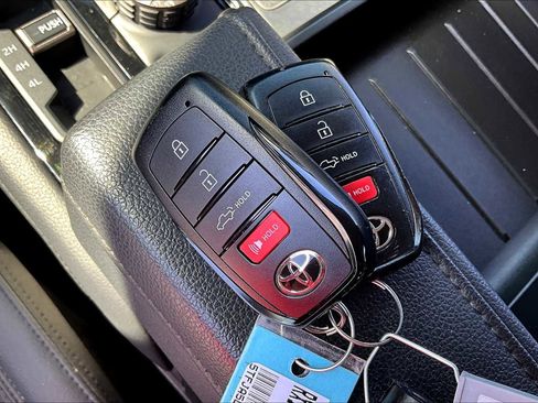 Used 2024 Toyota Tundra Limited image 12