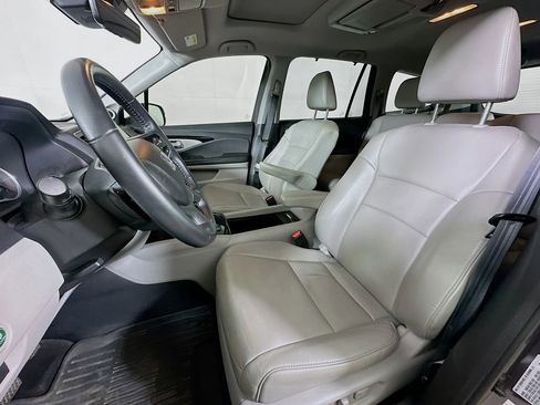 Used 2021 Honda Pilot Touring image 16