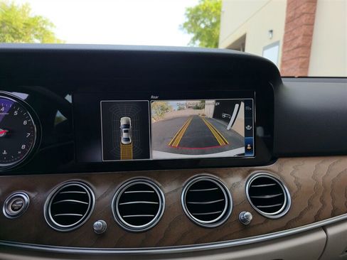 Used 2018 Mercedes-Benz E 400 4MATIC Sedan w/ Premium 1 Package image 18