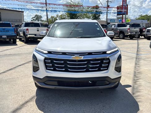 Used 2025 Chevrolet Equinox LT image 2