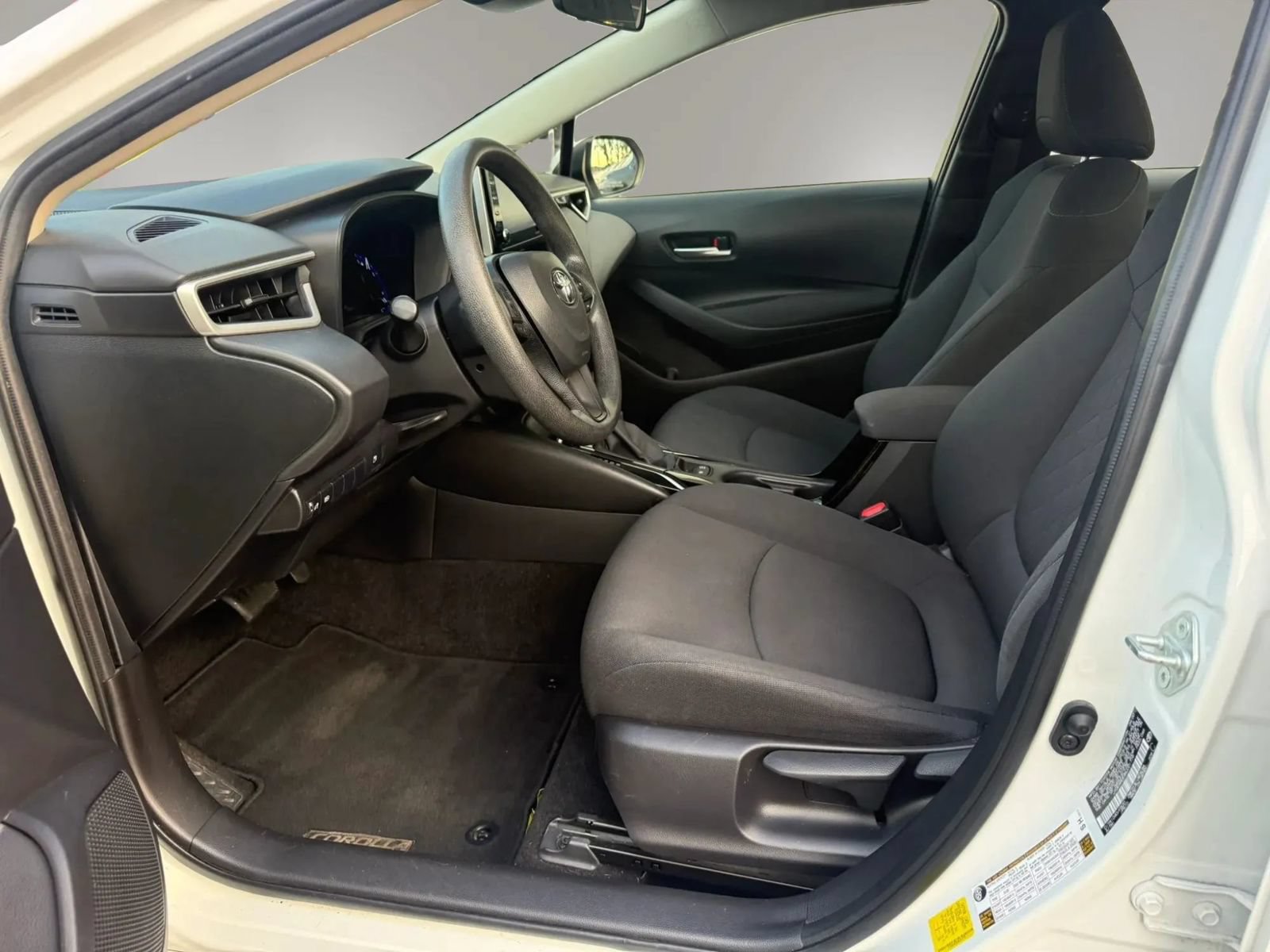 Used 2021 Toyota Corolla LE FWD image 14