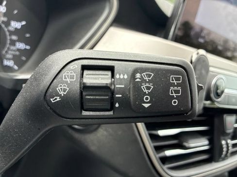 Used 2022 Ford Escape SE w/ SE Sport Appearance Package FWD image 26