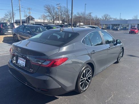 Used 2025 Toyota Camry XLE image 5