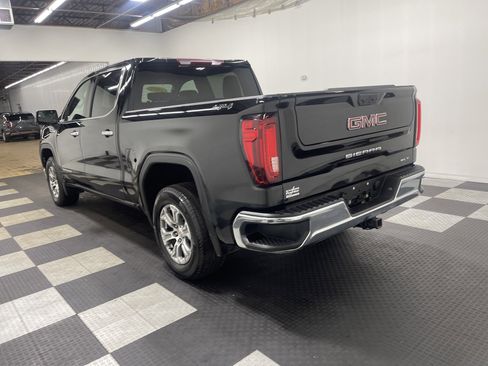 Used 2025 GMC Sierra 1500 SLT image 2