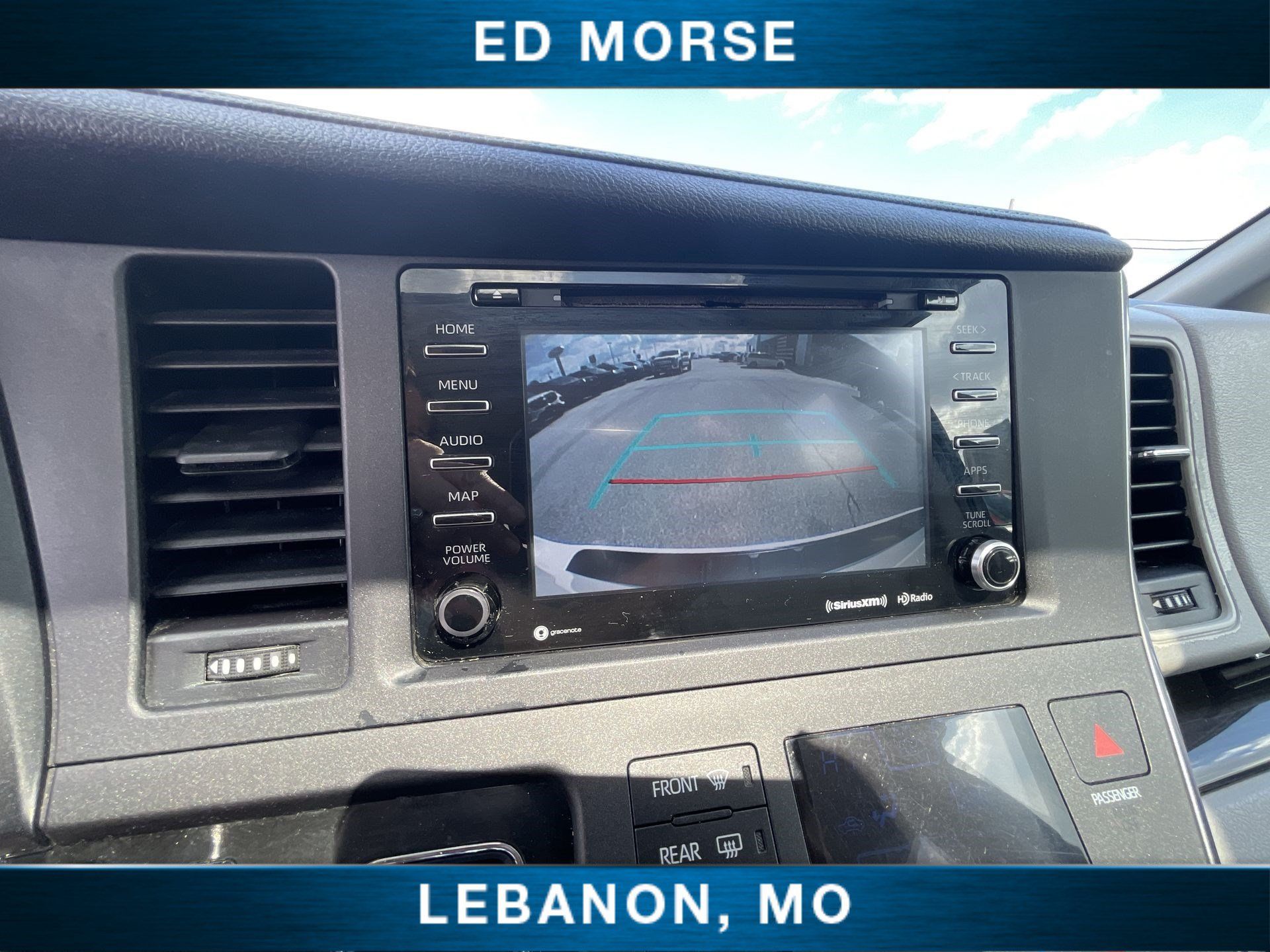Used 2018 Toyota Sienna XLE w/ XLE Navigation Package FWD image 14
