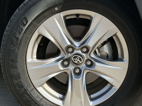 Used 2025 Toyota RAV4 XLE FWD image 10