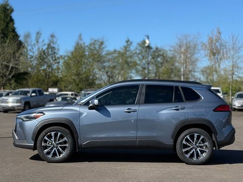 Used 2024 Toyota Corolla Cross XLE w/ Convenience Package image 2