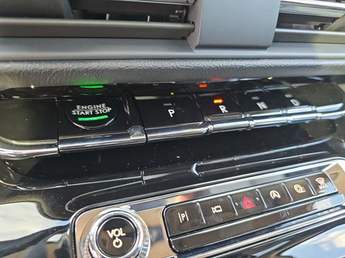 New 2026 Lincoln Corsair Premiere image 24