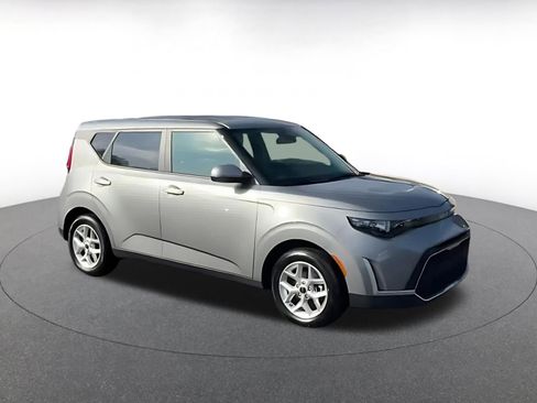 Used 2025 Kia Soul LX w/ LX Technology Package image 2