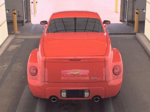 Used 2004 Chevrolet SSR w/ Preferred Equipment Group RWD image 6
