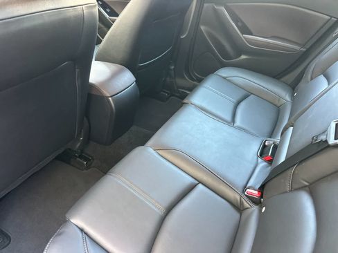 Used 2018 MAZDA MAZDA3 Touring FWD image 5
