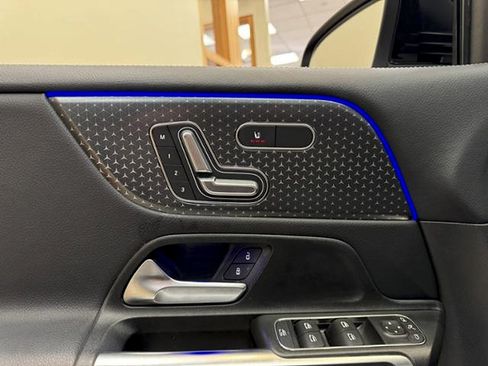 Used 2025 Mercedes-Benz GLB 250 image 6