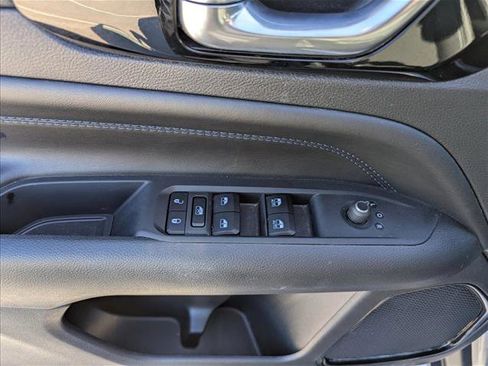 Used 2025 Jeep Compass Latitude w/ Altitude Special Edition image 10