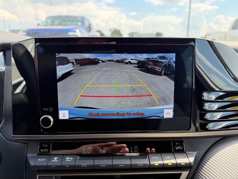 Used 2025 Toyota Camry SE AWD/4WD image 26
