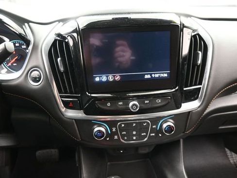 Used 2020 Chevrolet Traverse LT FWD image 10